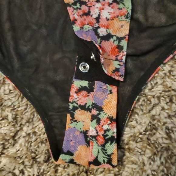 Floral Bodysuit - Picture 4 of 5